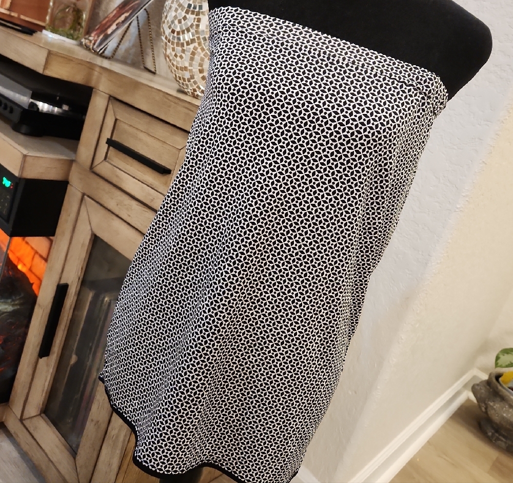 Black and White Patterned Women's Cropped Top or Skirt